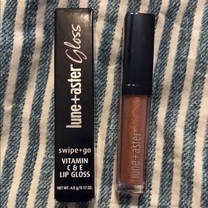 Lune + aster Swipe+Go Vitamin C & E Lip Gloss - CHAMPION